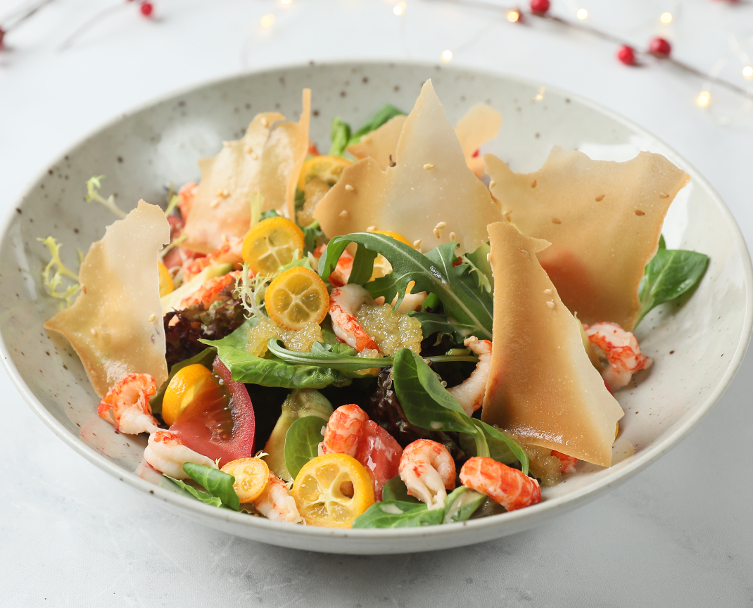 Салат с раковыми шейками и креветками Стейкхаусы GOODMAN